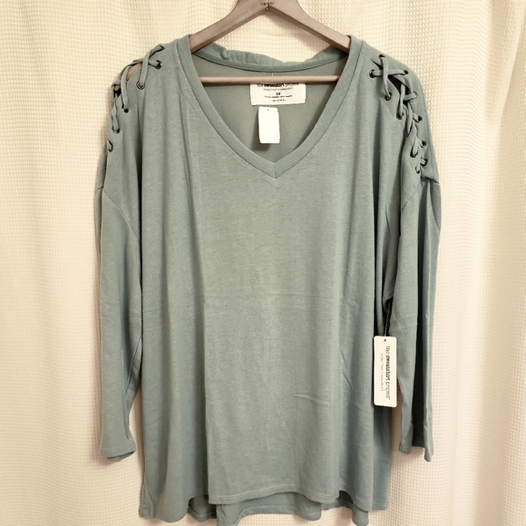 🆕️ The Sweatshirt Project, Long sleeve with detail, super soft - Picture 2 of 4